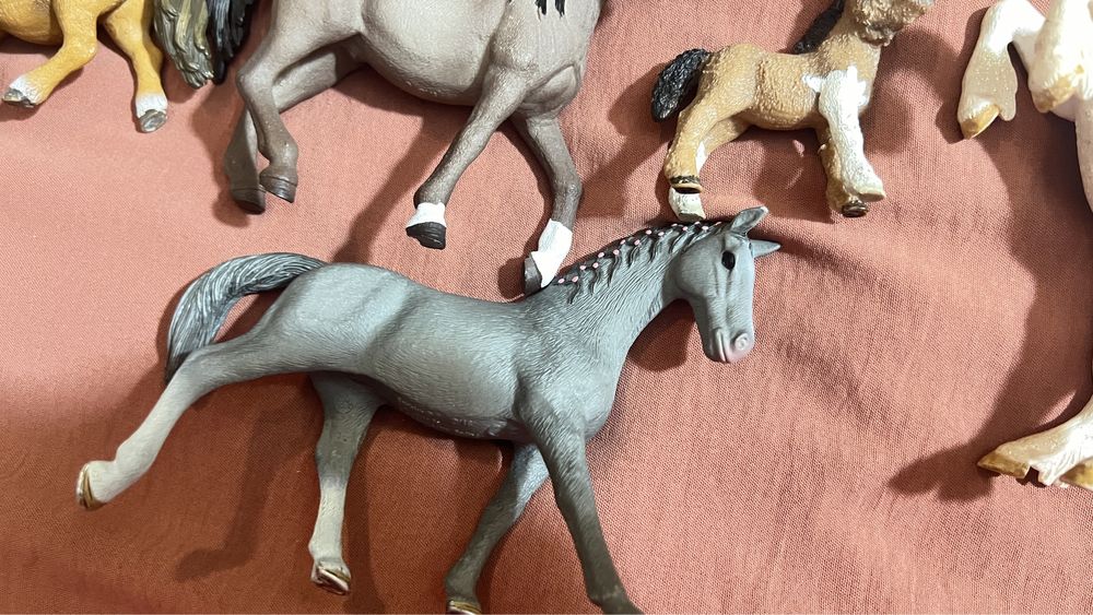 Schleich konie kucyki jednorożec gratis  plus akcesoria