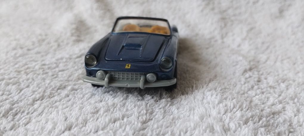 Ferrari 400 superamerica w skali 1/36