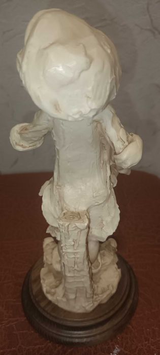 Статуэтка поющий мальчишка ссср