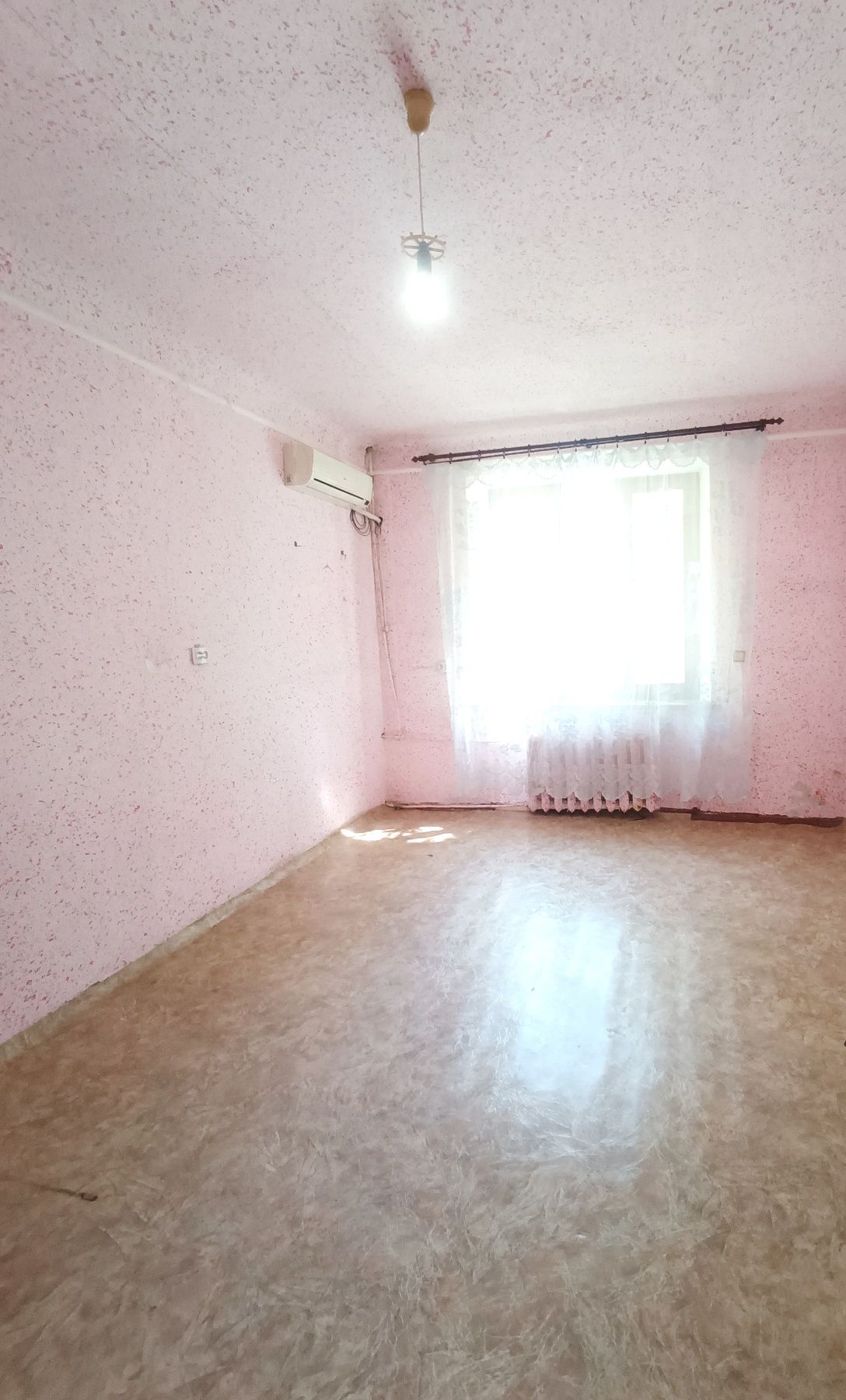 Продам 3 -х ком.кв в центре города на 97 -м квартале ул. Костенко 15