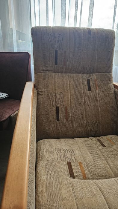 Fotel jak nowy, elementy drewniane