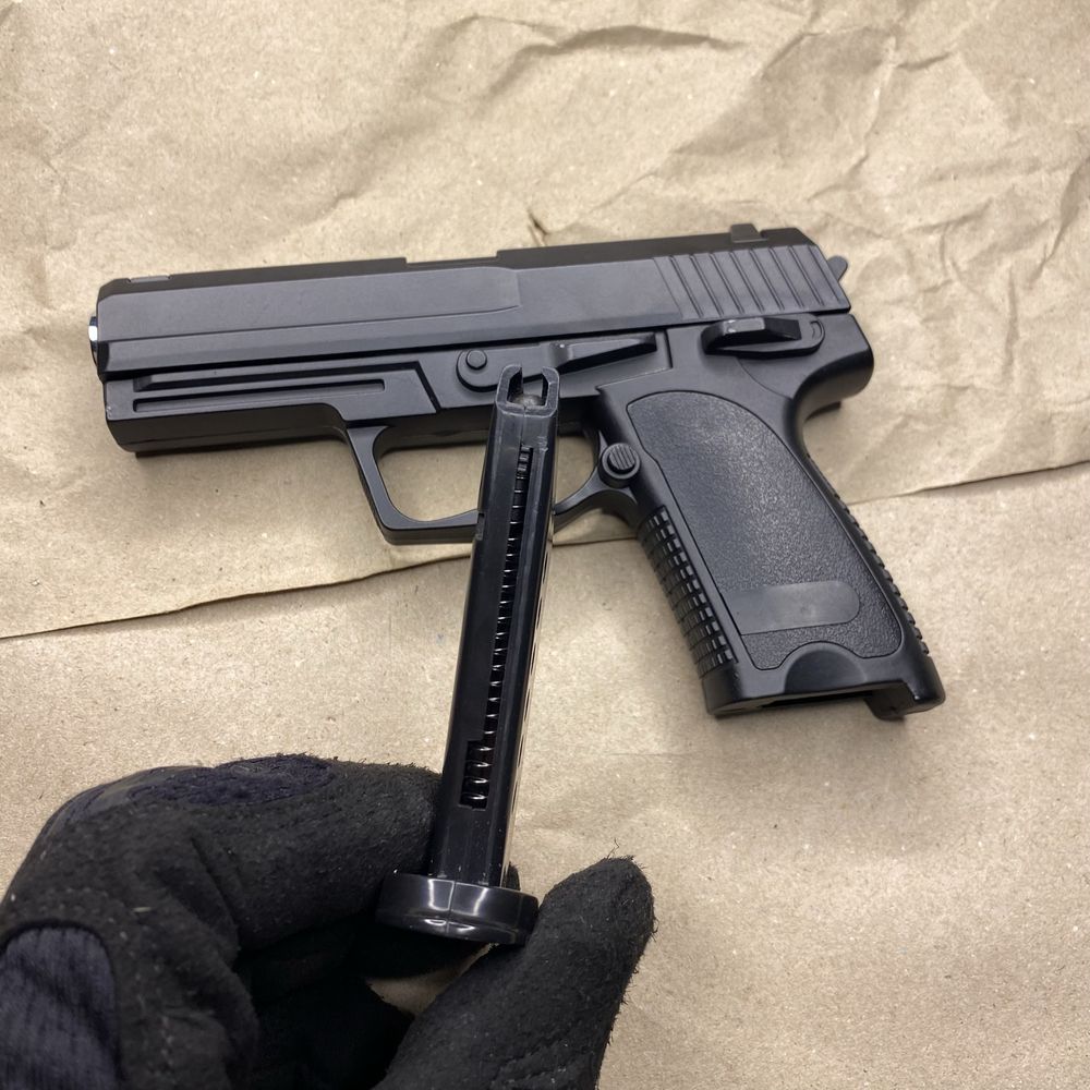 Іграшковий пістолет USP від Cyma (модель ZM20)
