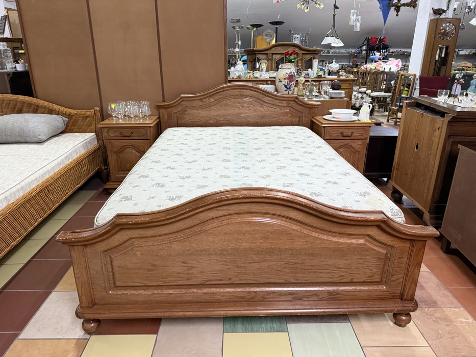 Łóżko dębowe 140x200 z materacem  i szafkami z Holandii
