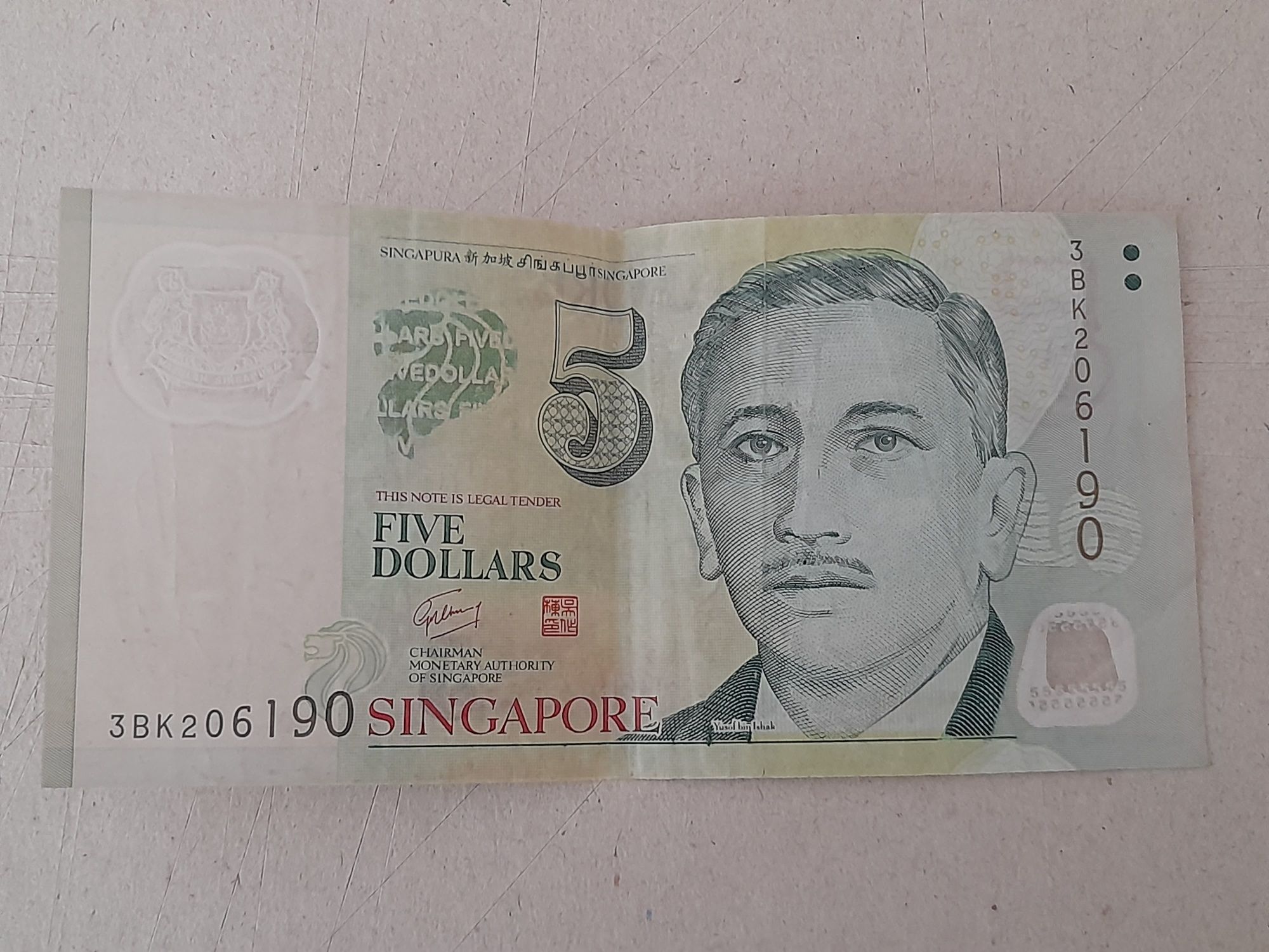 Банкноты Сингапура и Таиланда