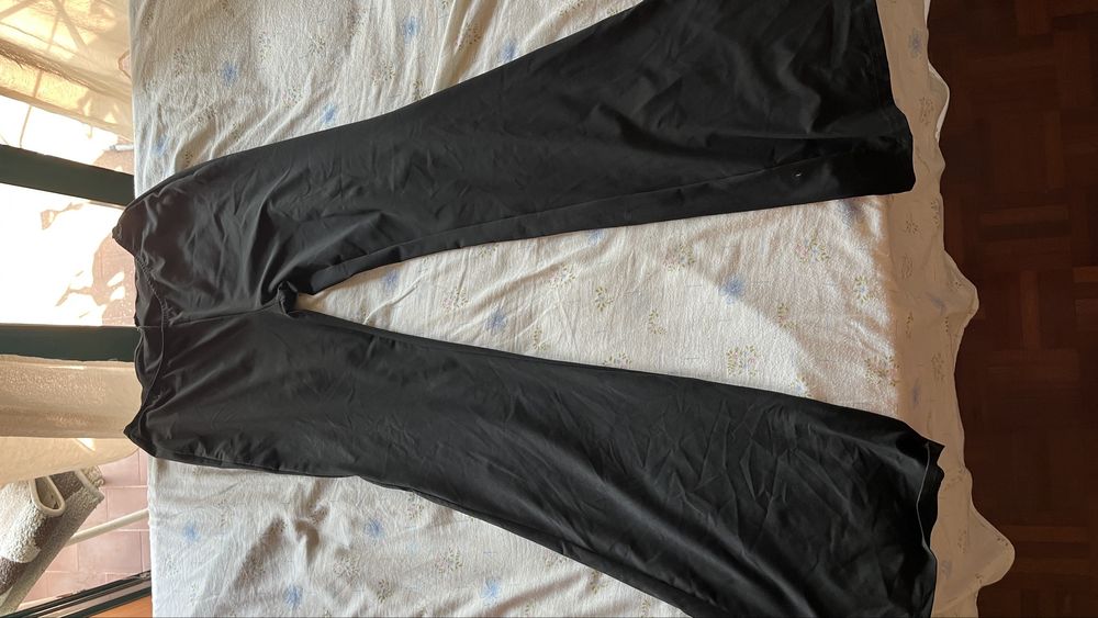 6 tops + 1 calça em ótimo estado.
