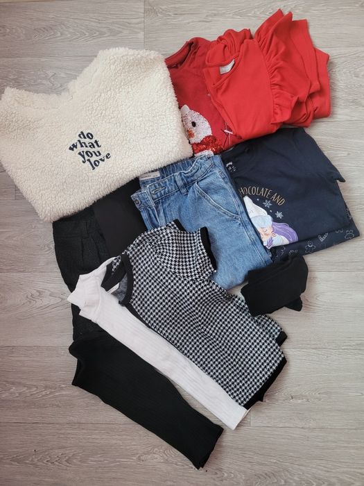 Komplet ubranek świątecznych dla dziewczynki 134-140