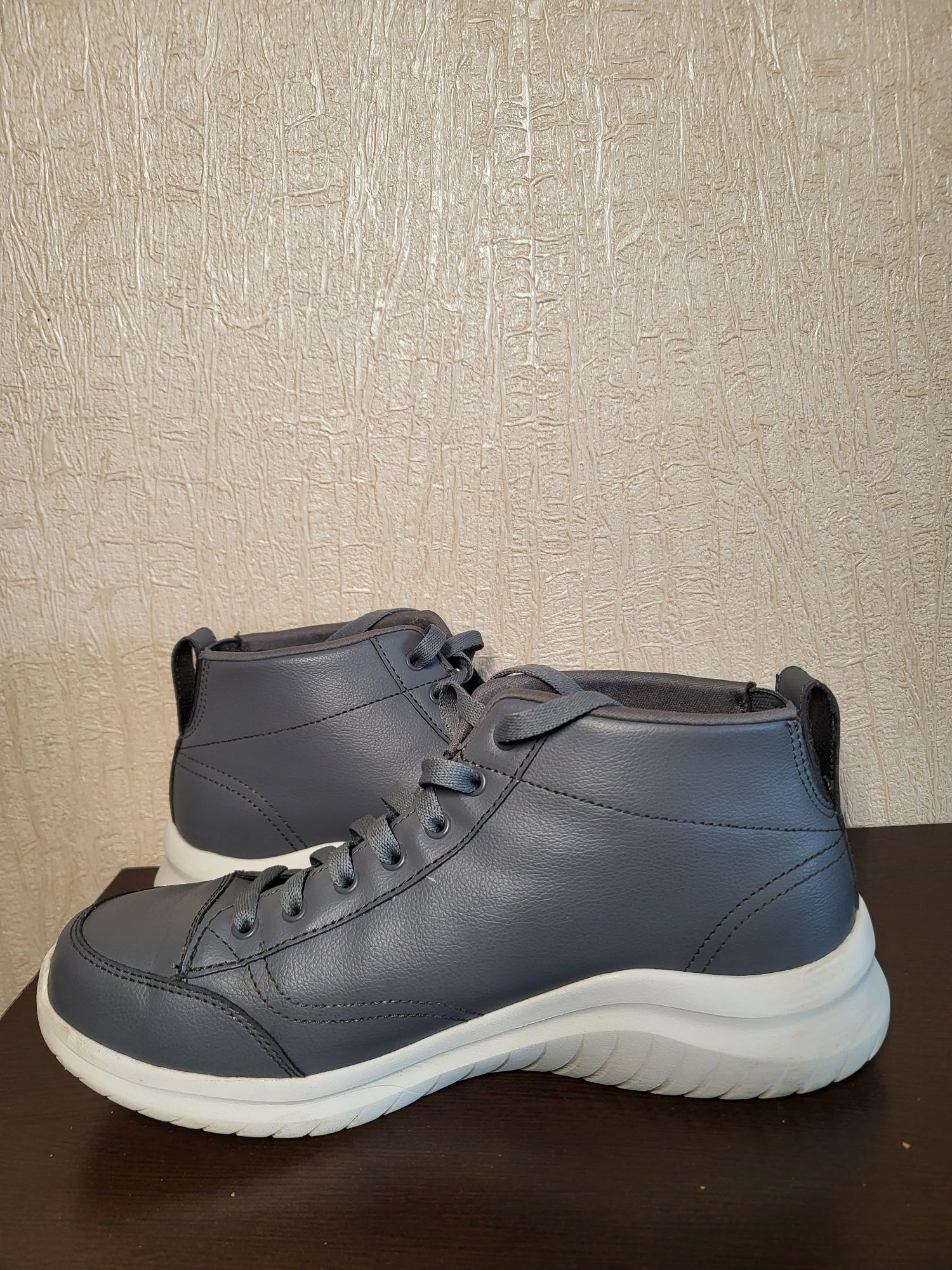 Продаються черевики Skechers, 41,5 розмір