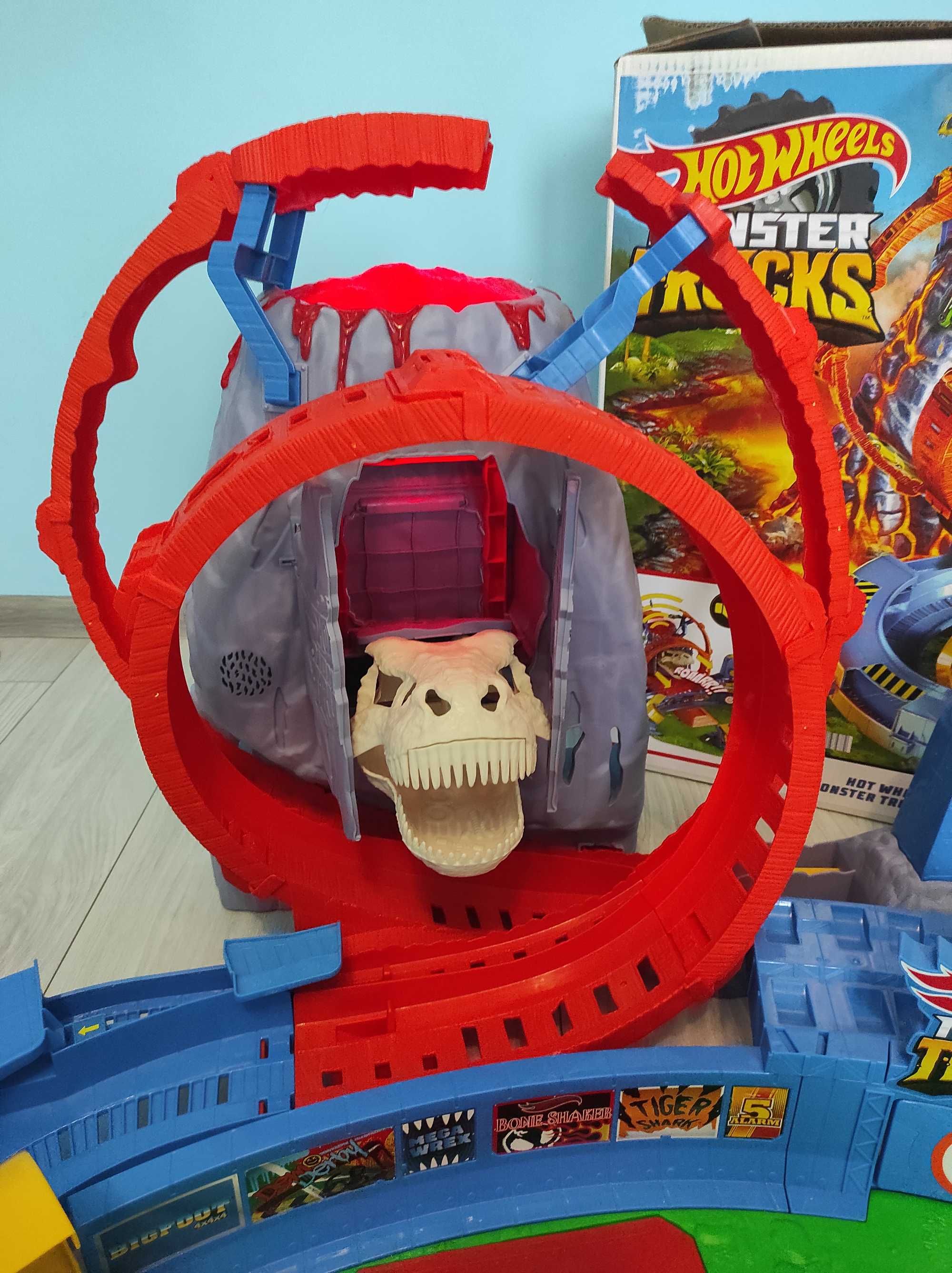 Arena t-rexa hot wheels wulkan tor kaskaderski jak nowy