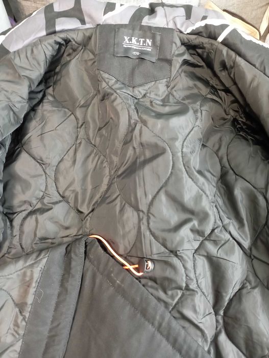 Куртка демісезонна для хлопчика-підлітка.