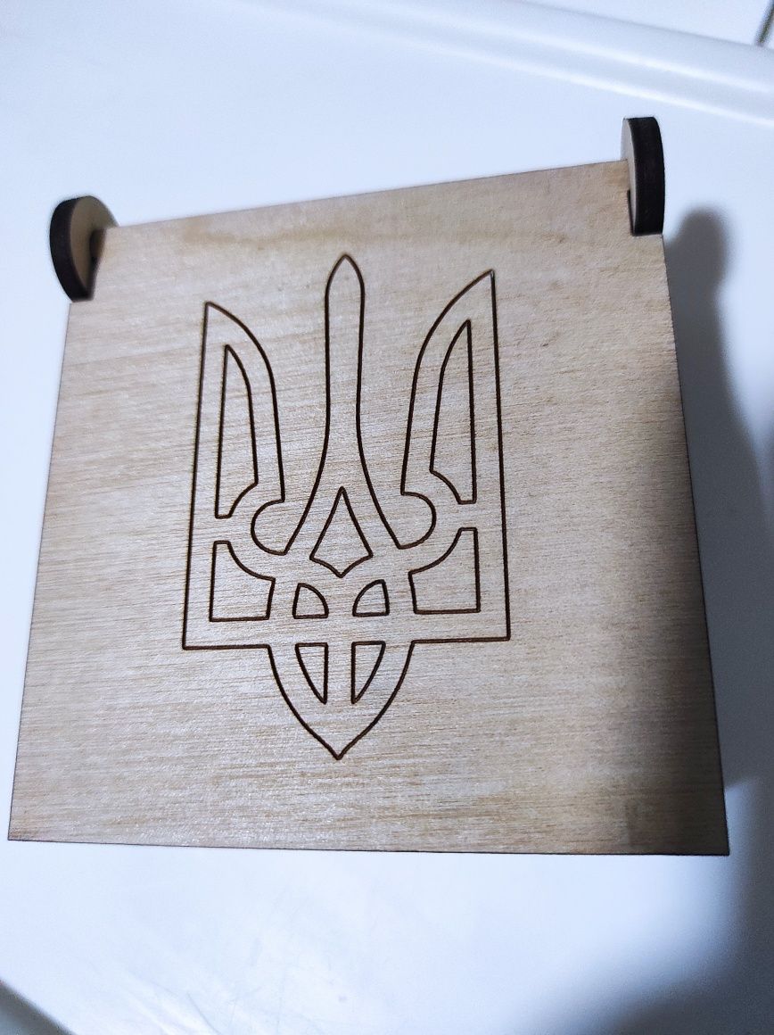 Сувенірна дерев'яна коробка