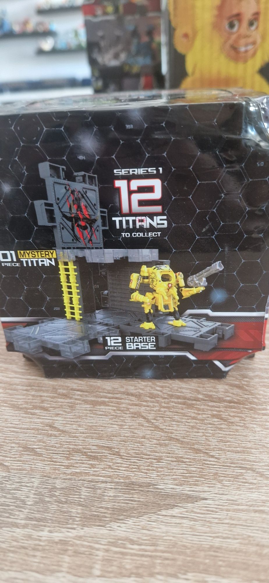Pocket titans robot niespodzianka 
ROBOT NIESPODZIANKA