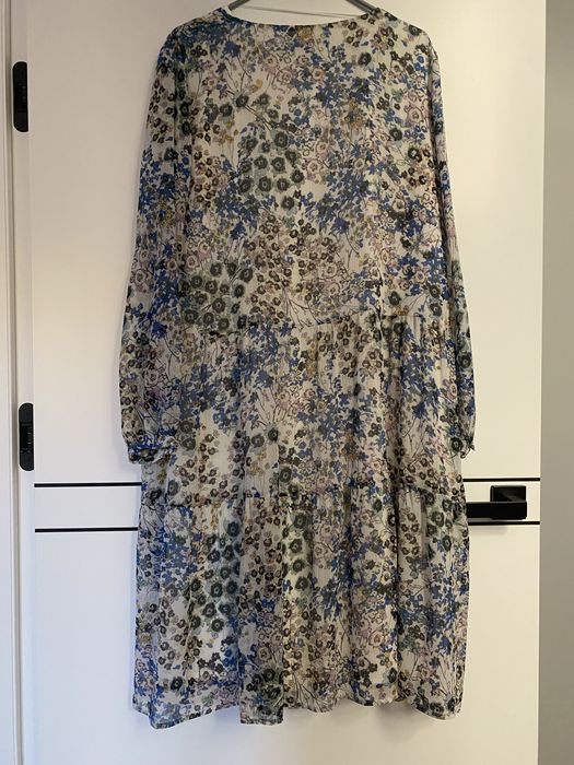 Sukienka z dlugim rekawem