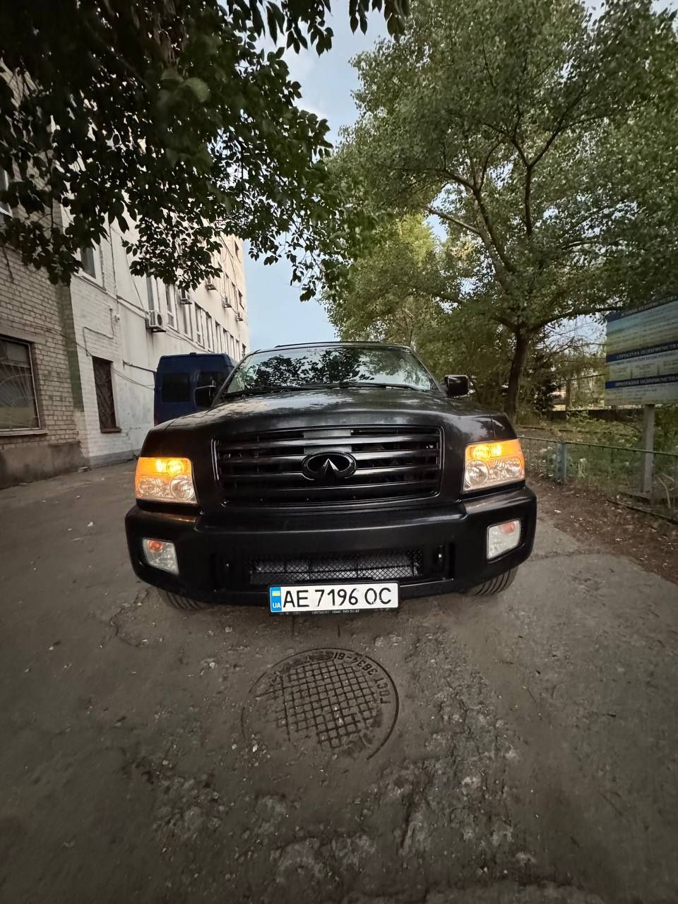 Продам машину infiniti QX56