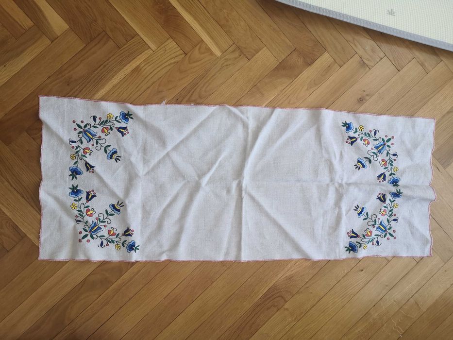 Bieżnik haft kaszubski na lnie