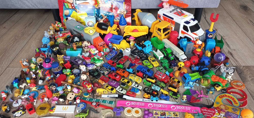 Duży zestaw zabawek dla chłopca karetka samochody resoraki zabawki