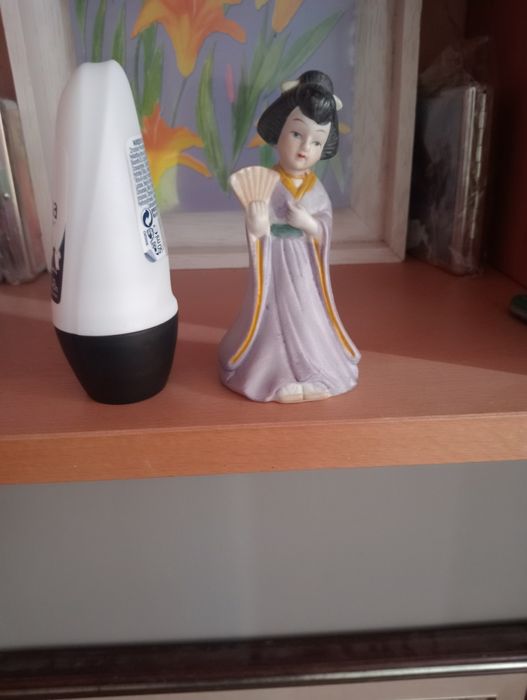 Chinesa de chamada em loiça