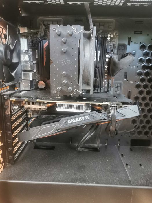 Komputer stacjonarny GTX1070/AMD Ryzen 5 2600/16GB RAM