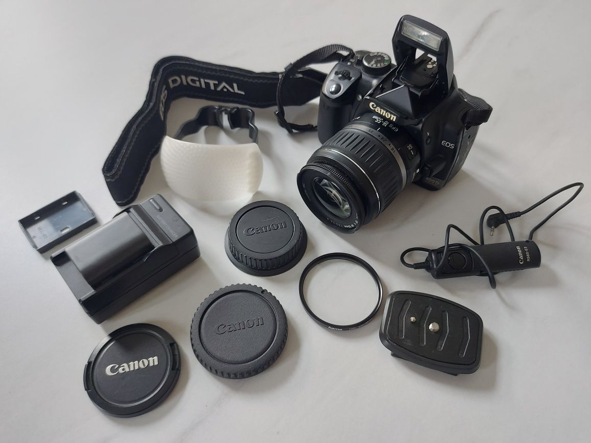 Canon EOS 400D + EF-S 18-55 kit.