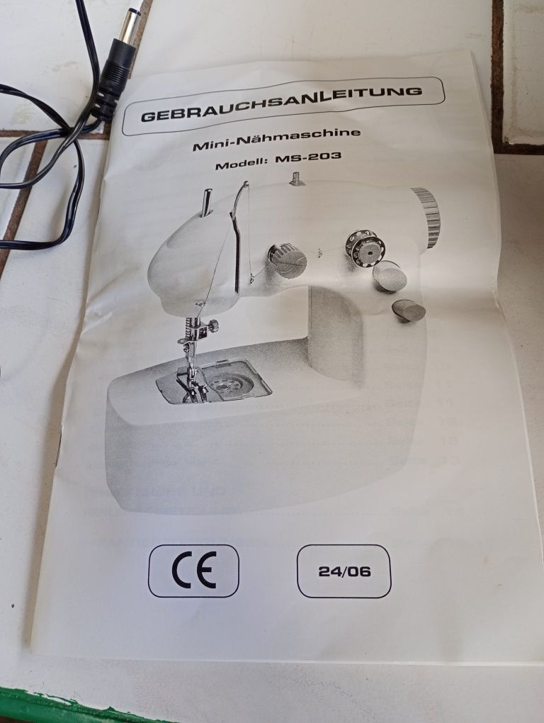 Mini maszyna do szycia