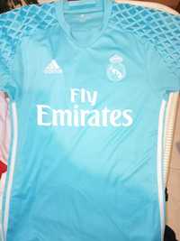 Camisola Real Madrid tamanho XS grande(veste também um S)