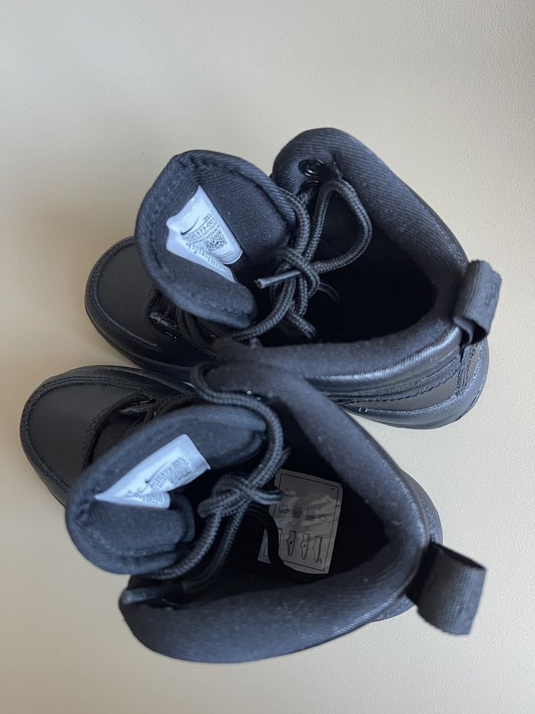 Nike manoa r.28,5 nowe