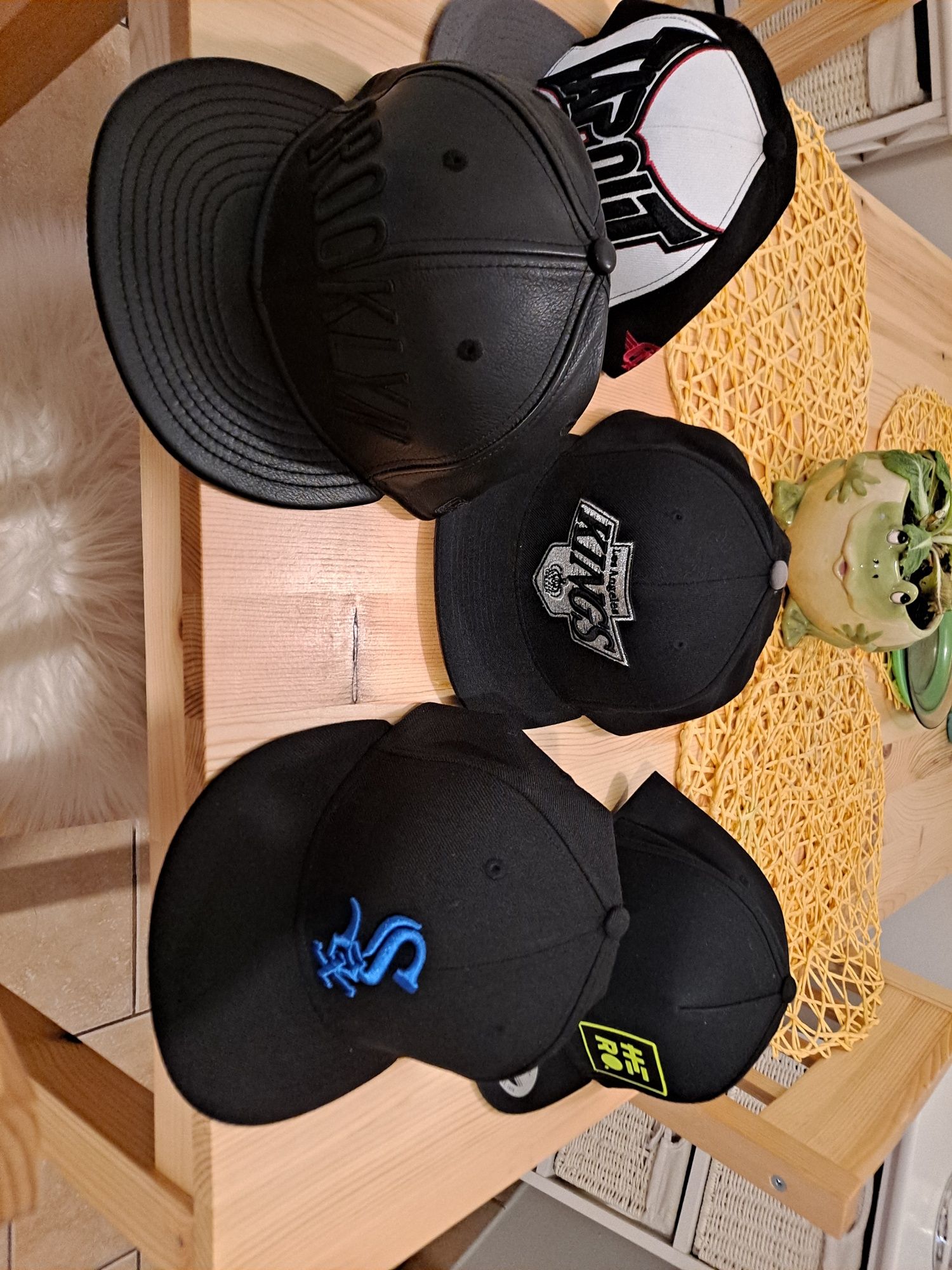 Czapeczki snapback i fulcap