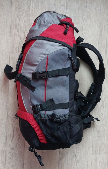 Рюкзак б/у спортивный 40L, с дождевиком.