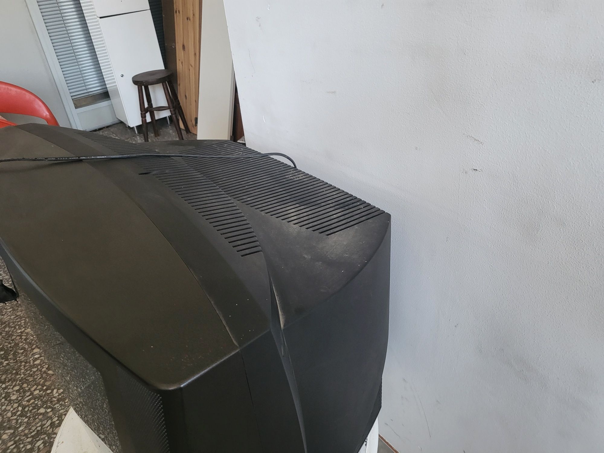 Vendo Televisão antiga