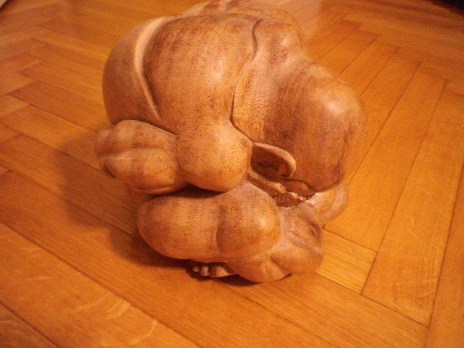 Figurka rzeźba płaczący Budda  - drewno
