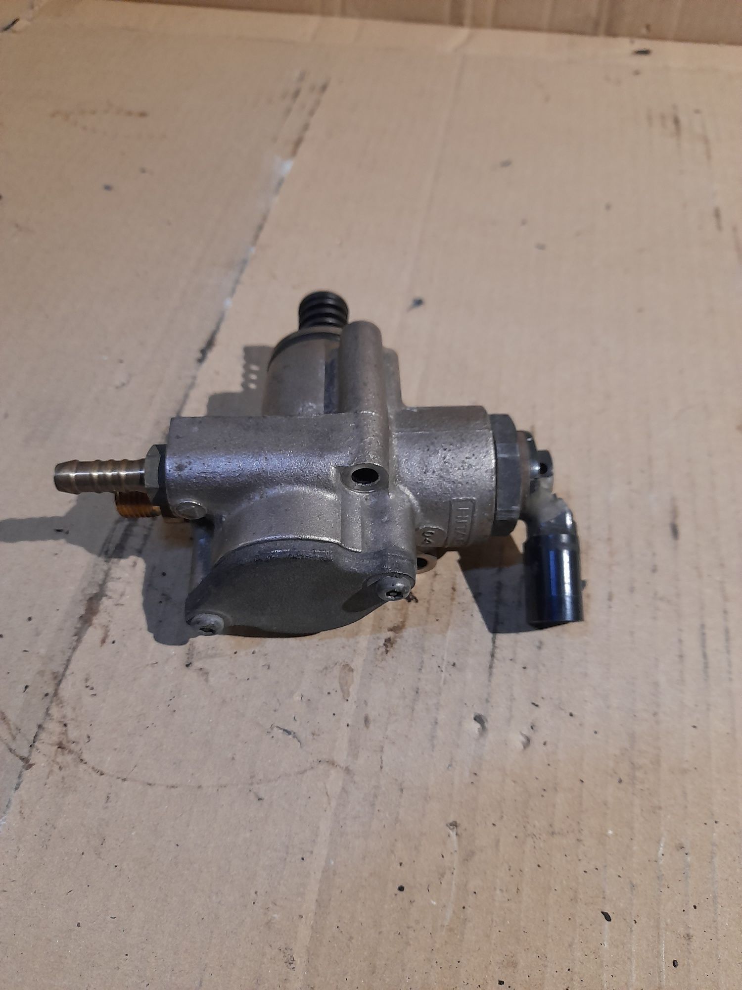 Pompa wysokiego ciśnienia 1,4 1,6 fsi VW Audi Skoda Seat 03C.127.025 R