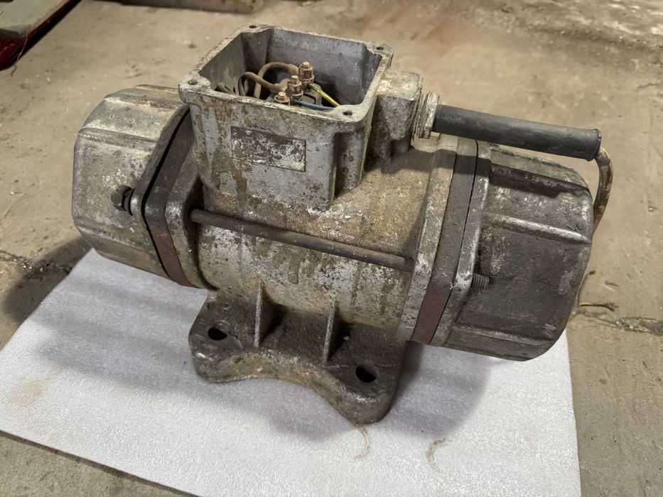 Вібродвигун майданчиковий, двигун ІВ-92А-У2 Б/В (36В)