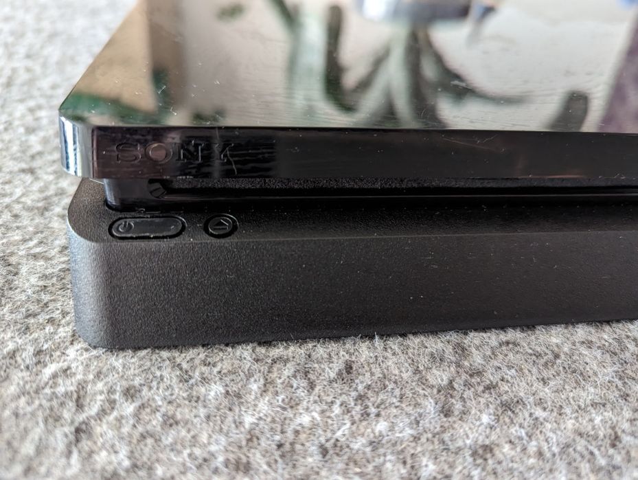 PS4 Slim FFXV edition
