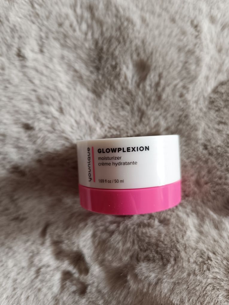 Krem nawilżający Glowplexion od Younique