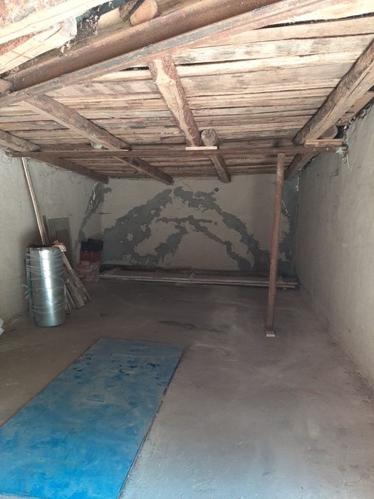 Продам великий капітальний гараж в центрі міста Гадяч