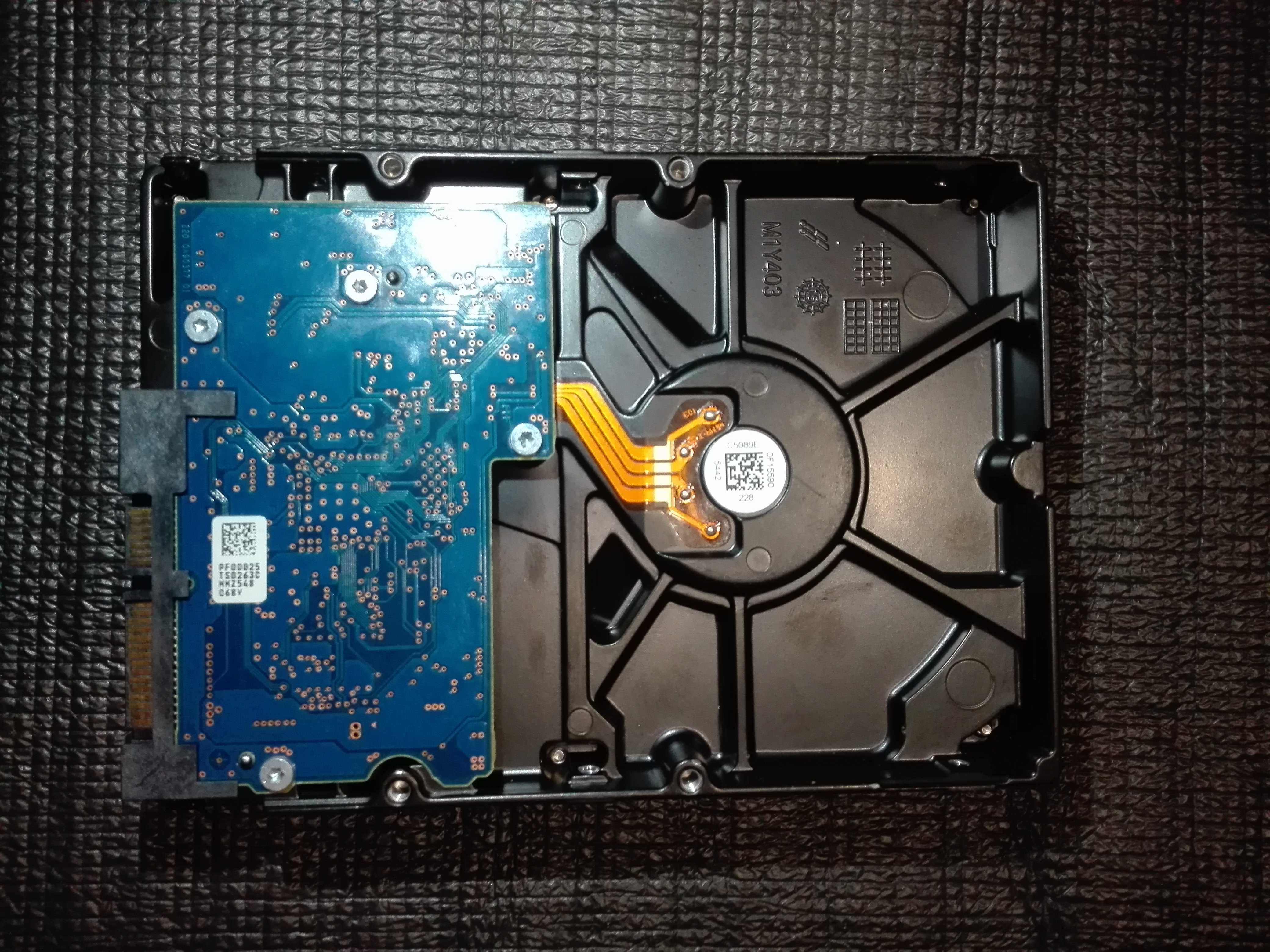 Жорсткий диск Toshiba 500B  3.5 SATA  не робочий