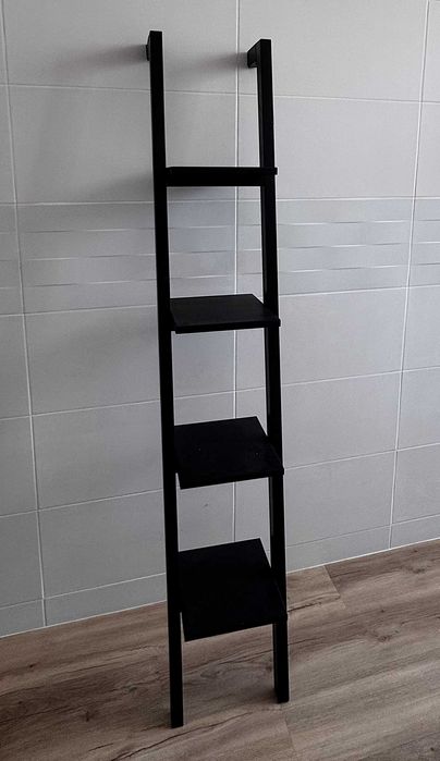Estante moderna tipo escada - cor preta