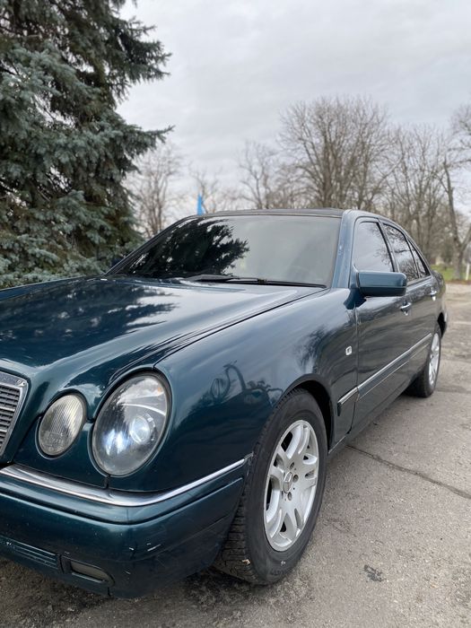 Продам мерседес W210 на полном уверенном ходу