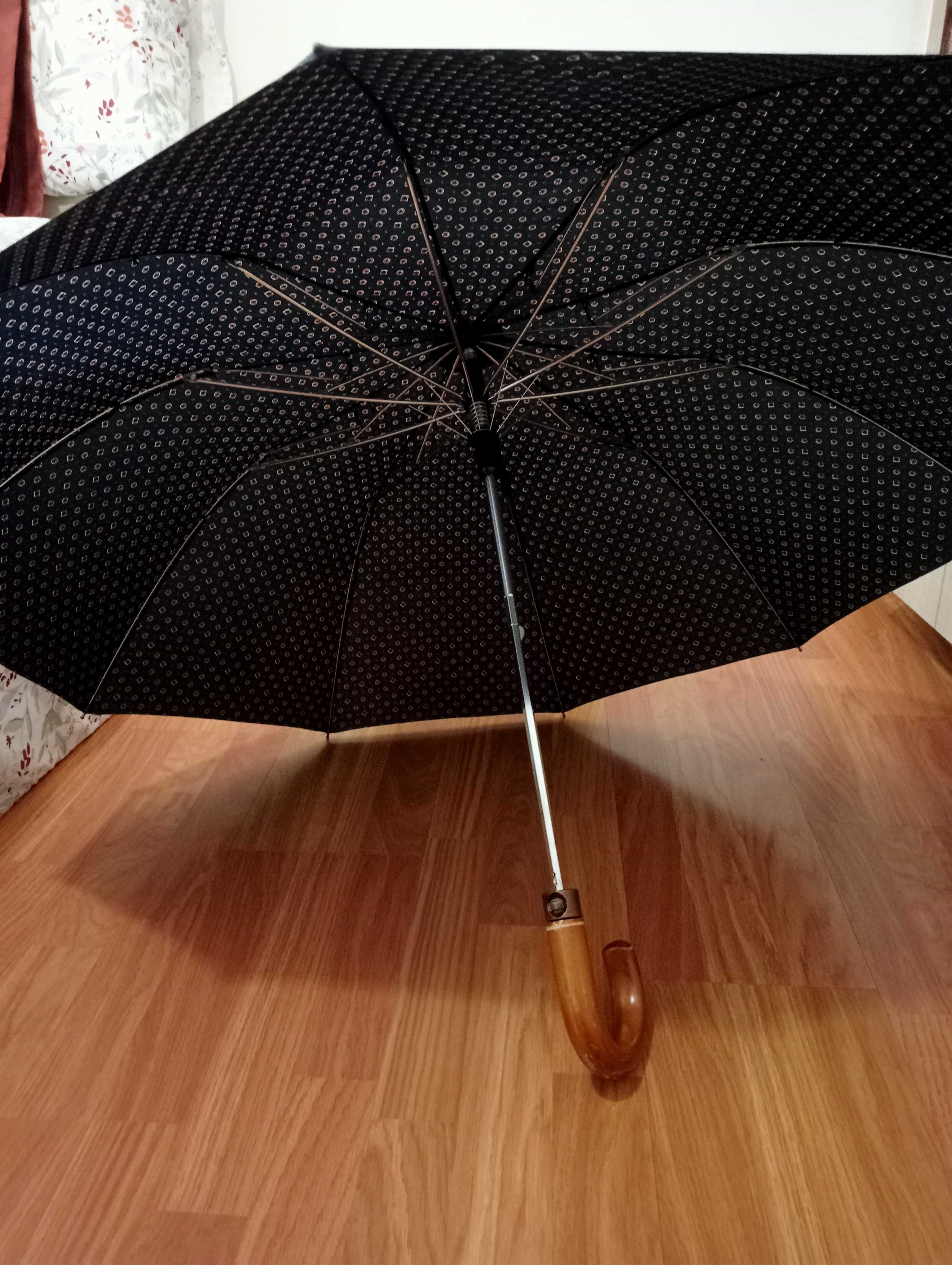 Guarda-chuva preto-detalhes tom castanho