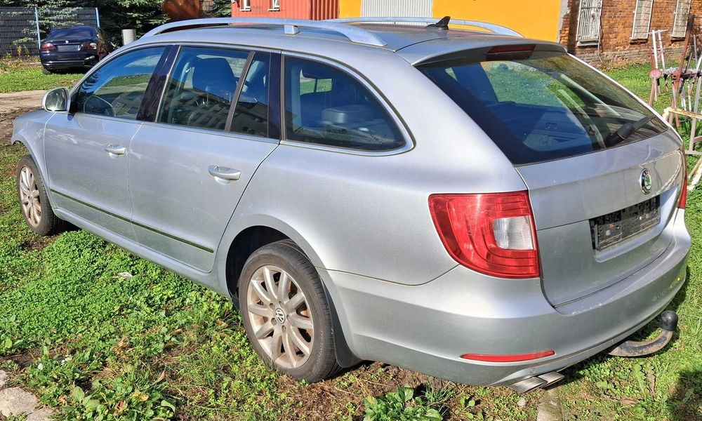 Skoda Superb 2,0TDI-rok 2011 diesel,kod lak:8E8E,silnik:CFGB-na części