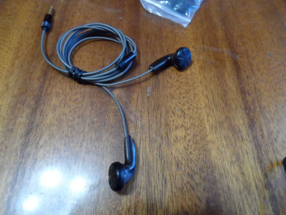 Продам дротові навушники вкладиші EP4 - 300ом