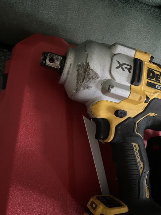 Надпотужний акумуляторний гайковерт Dewalt dcf964