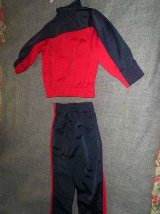 fato de treino novo com etiqueta para bebe rapaz