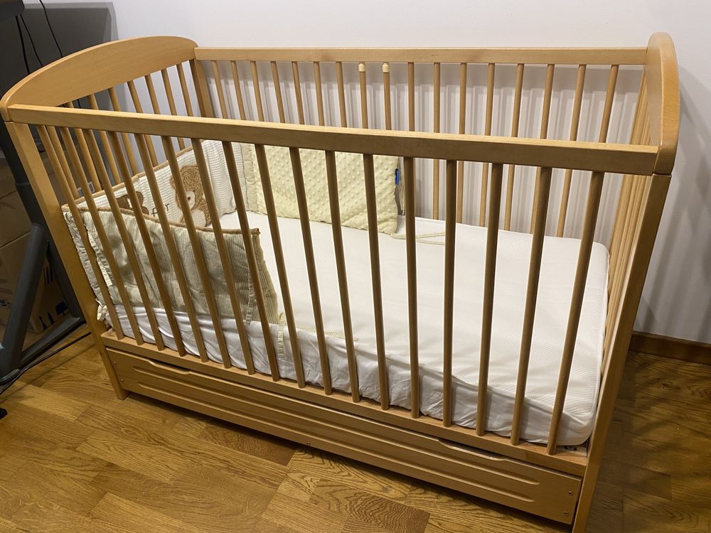 Łóżeczko niemowlęce + materac IKEA jak nowy i dwa ochraniacze