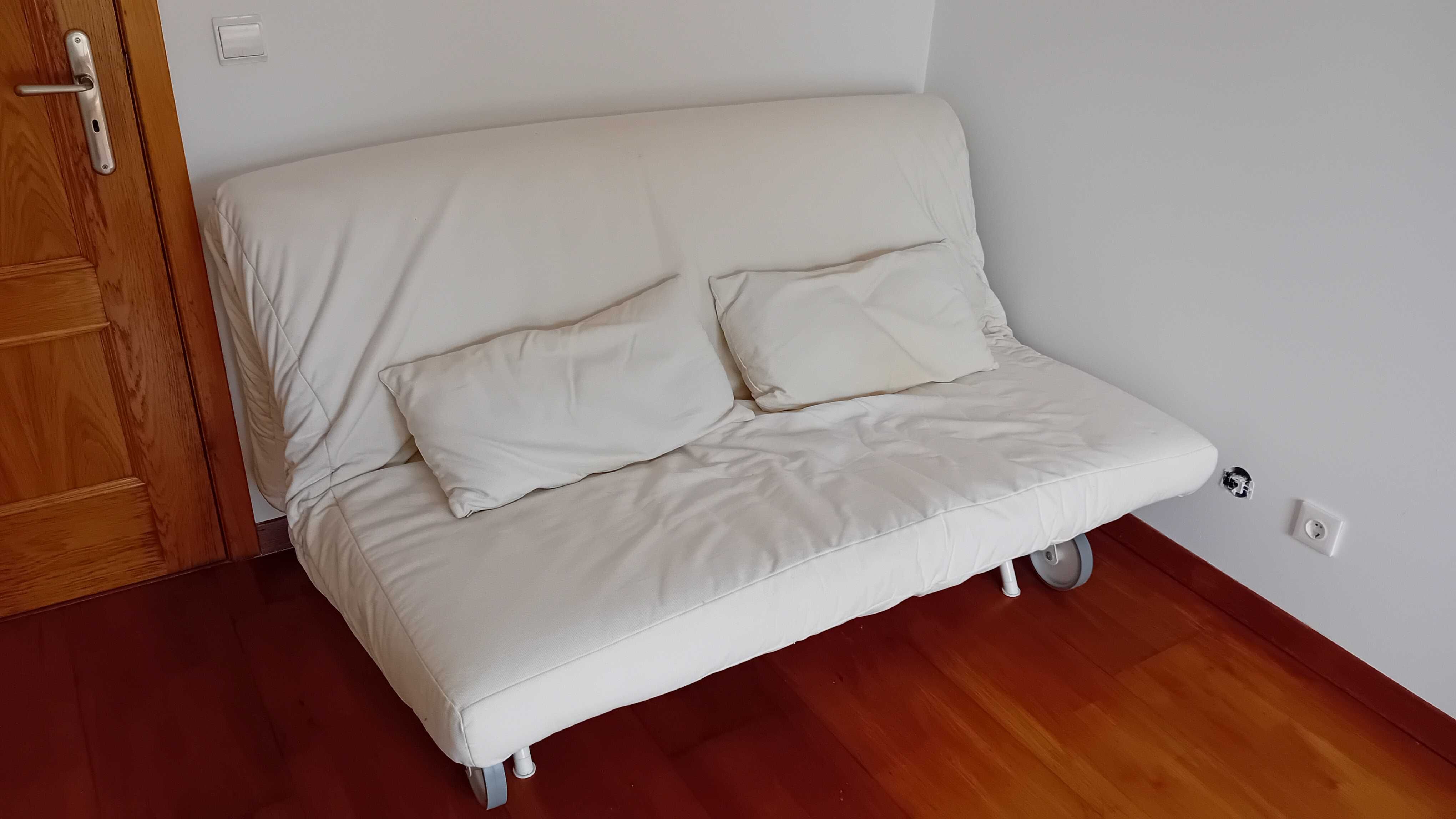 Sofá cama com rodas IKEA