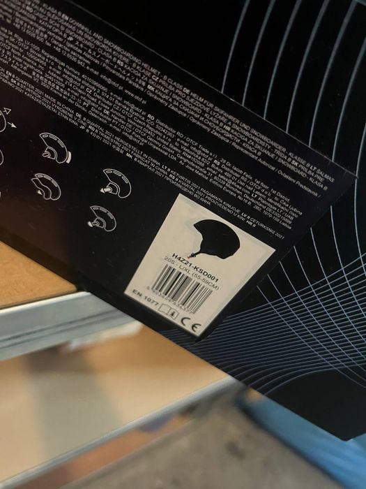 Kask narciarski AF H4221-KSDD001 - Idealny na stok!