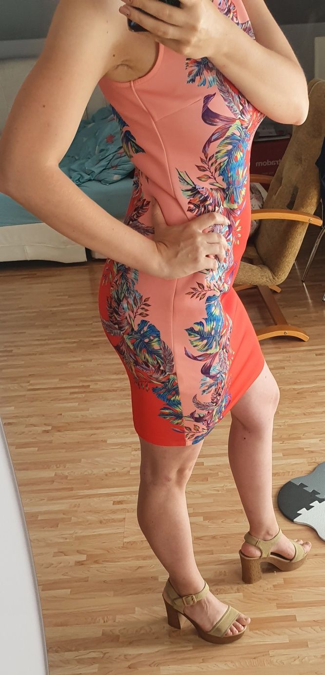 Sukienka mini w kwiaty