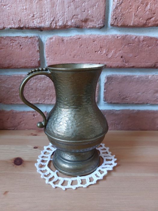 Mosiężny dzbanuszek z uchwytem 16 cm