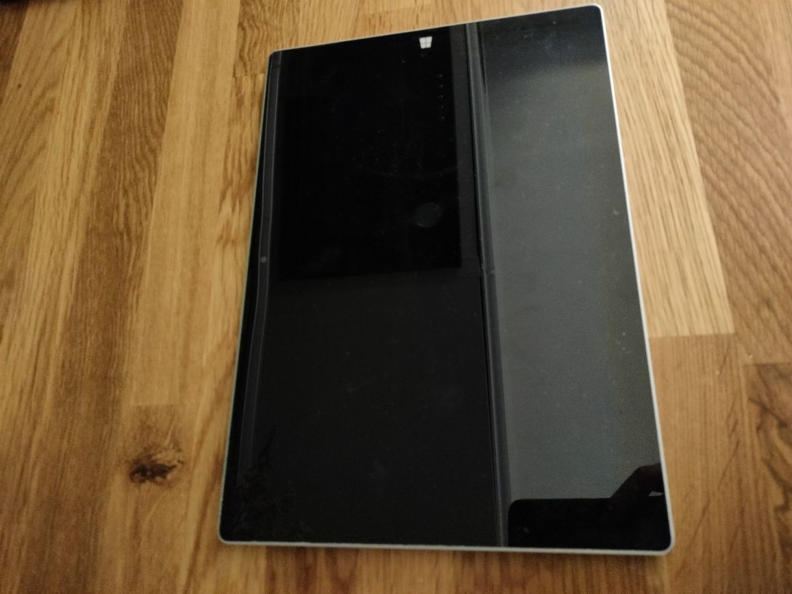 Tablet Surface -uszkodzony