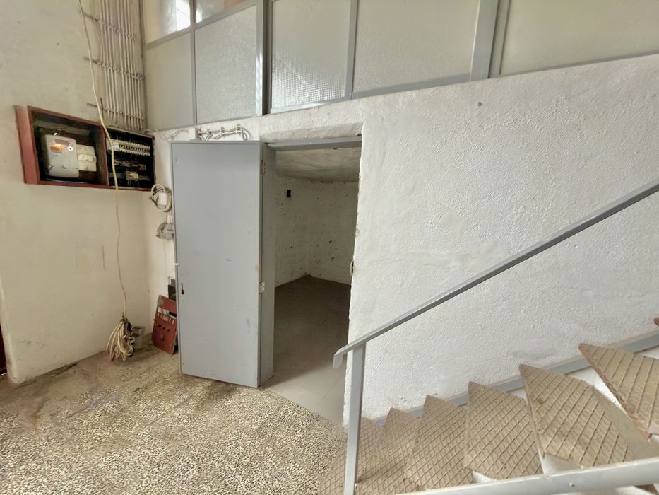 Armazem 210m2 odivelas