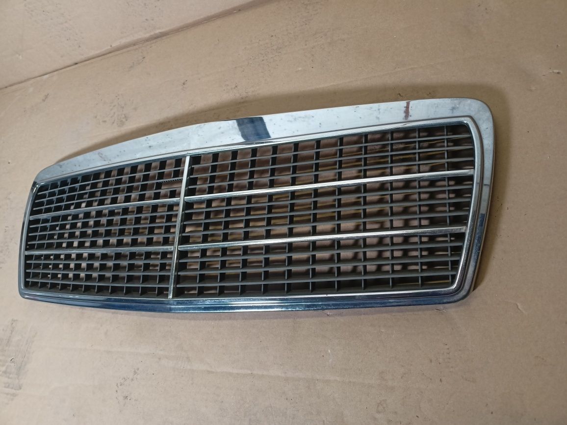 Mercedes E klasa W210 . 95-99 grill atrapa kratka zderzaka przód igła